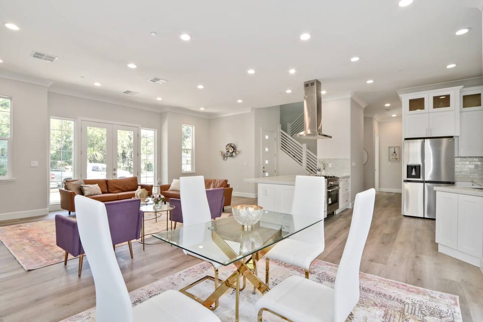 The Salma Plan: 4BR/3.5BA, 2600 Sq Ft, Near Campus - Holiday Home - Davis