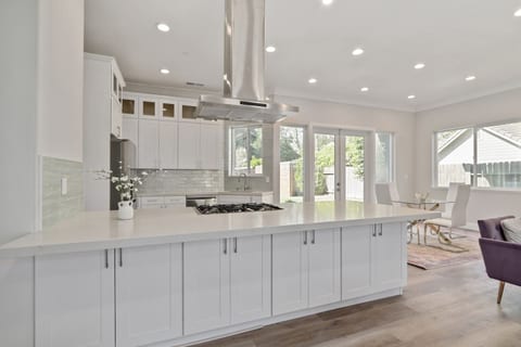 The Salma Plan: 4BR/3.5BA, 2600 Sq Ft, Near Campus - Holiday Home