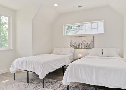 The Salma Plan: 4BR/3.5BA, 2600 Sq Ft, Near Campus - Holiday Home