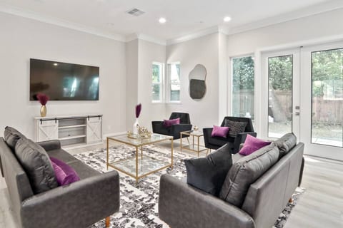 The Ayla Plan: 4BR/3.5BA, 2600 Sq Ft, Near Campus - Holiday Home