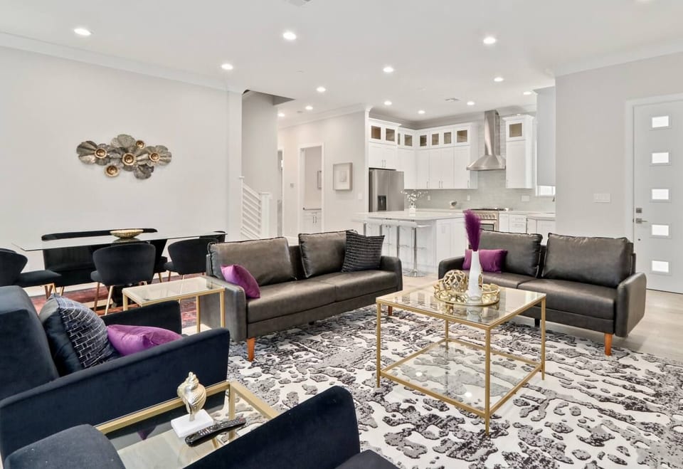 The Ayla Plan: 4BR/3.5BA, 2600 Sq Ft, Near Campus - Holiday Home - Davis