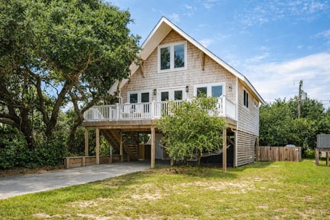 walk to beach, hot tub, fenced yard, ev charger