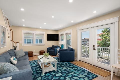 walk to beach, hot tub, fenced yard, ev charger image 4
