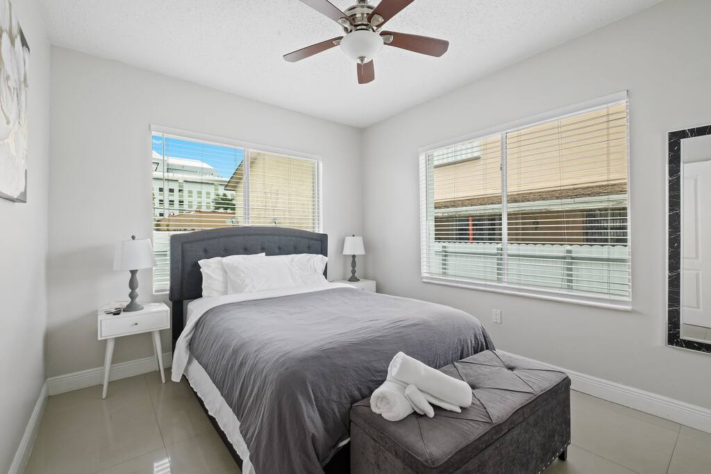 free-parking-and-wi-fi-or-5-minutes-to-miami-airport/