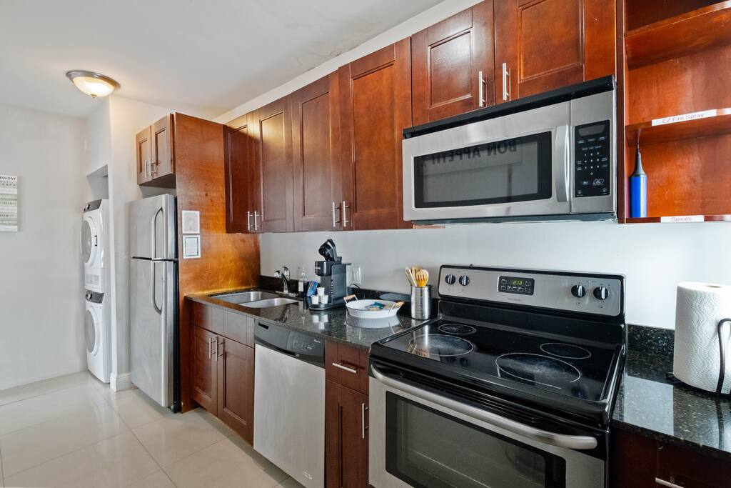 free-parking-and-wi-fi-or-5-minutes-to-miami-airport/