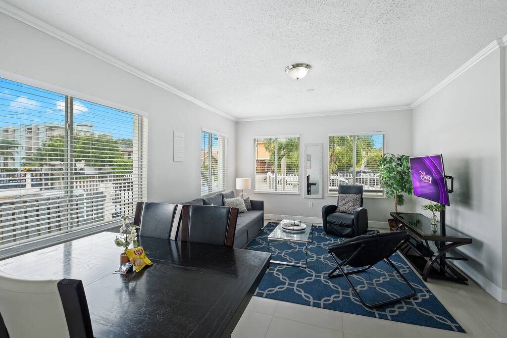 free-parking-and-wi-fi-or-5-minutes-to-miami-airport/