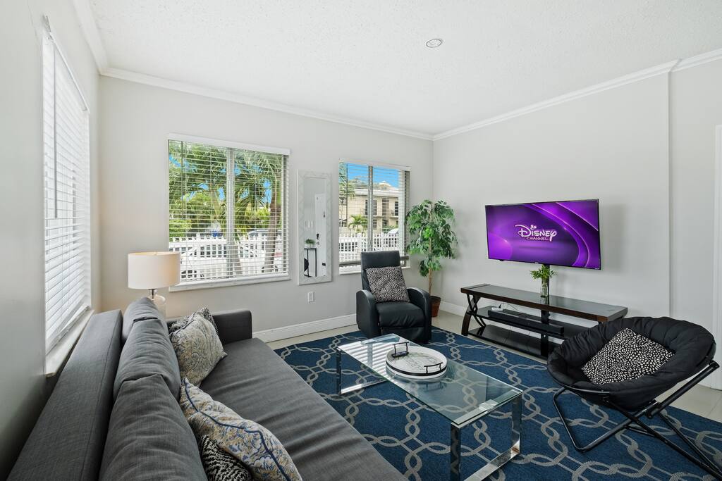 free-parking-and-wi-fi-or-5-minutes-to-miami-airport/