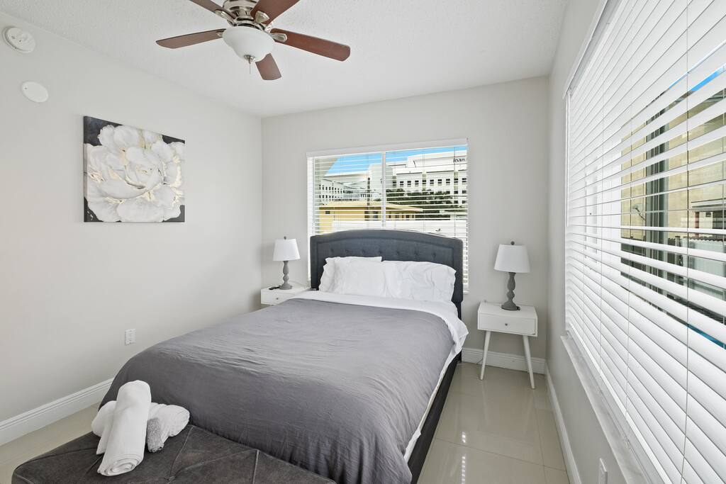 free-parking-and-wi-fi-or-5-minutes-to-miami-airport/