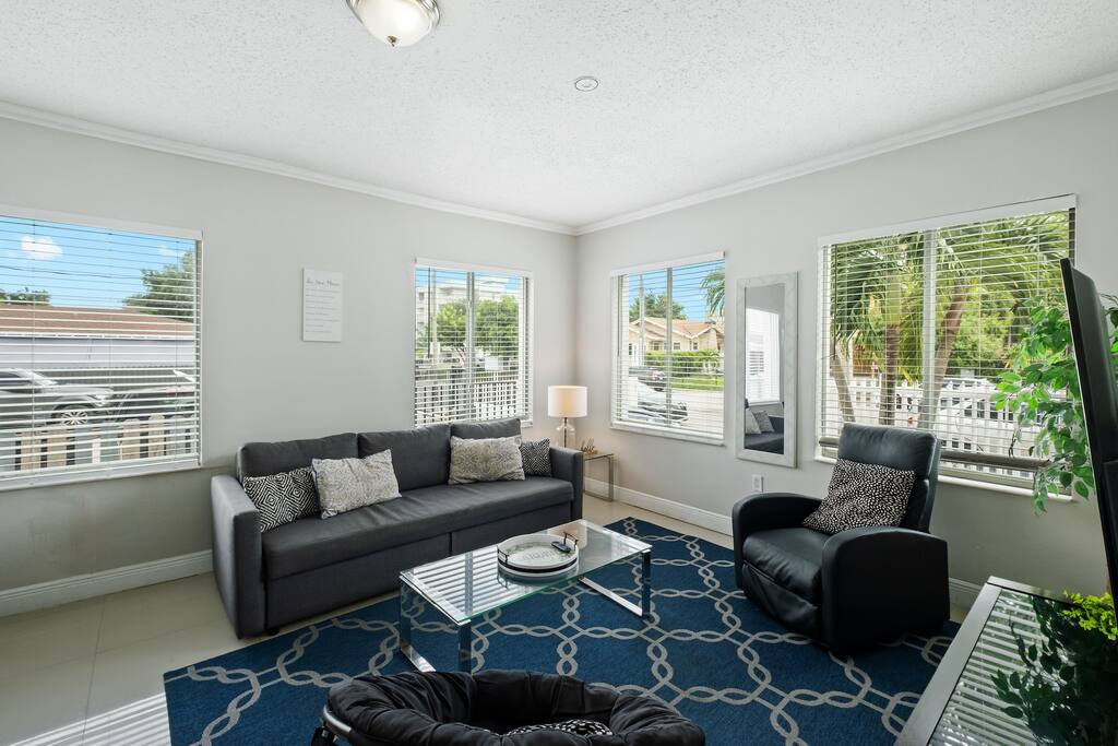 free-parking-and-wi-fi-or-5-minutes-to-miami-airport/