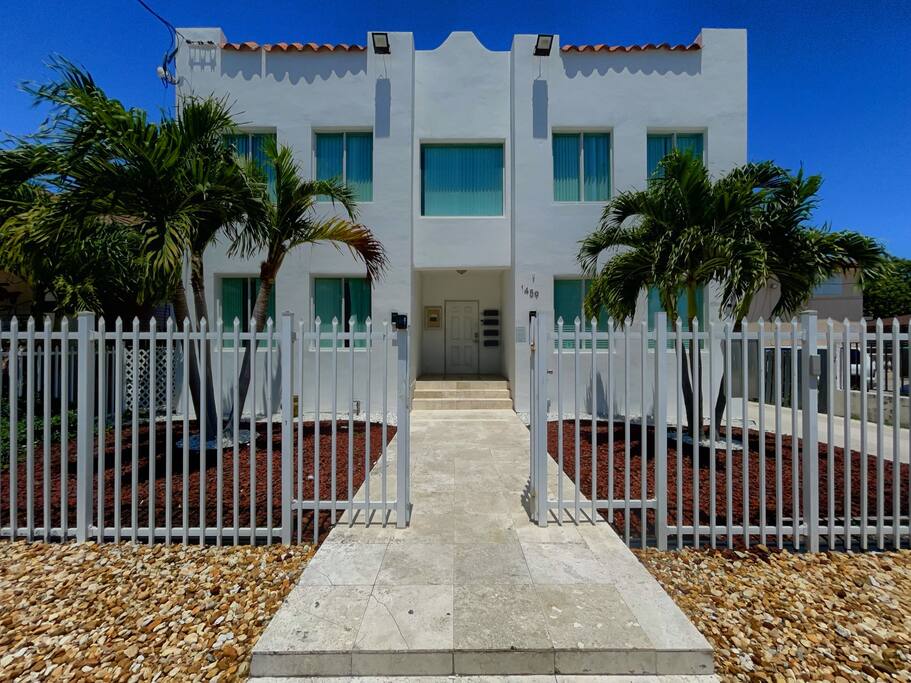 free-parking-and-wi-fi-or-5-minutes-to-miami-airport/