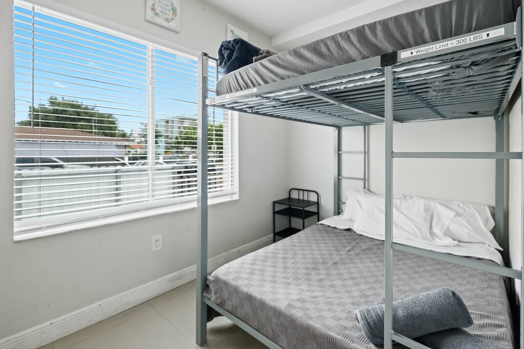 free-parking-and-wi-fi-or-5-minutes-to-miami-airport/