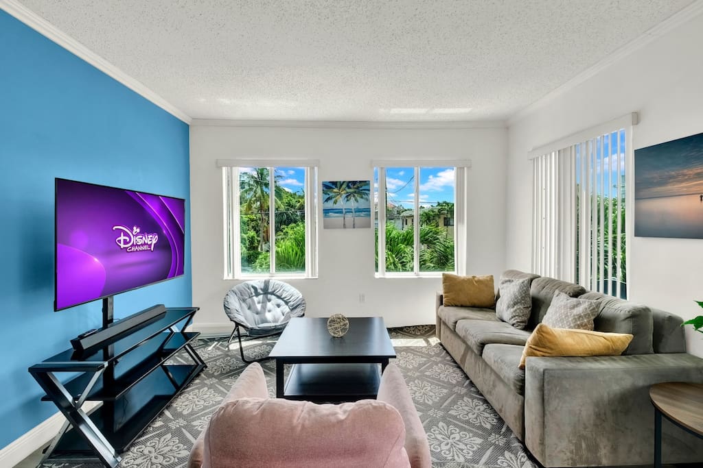 2-queen-beds-or-central-mia-or-free-wi-fi-+-parking/