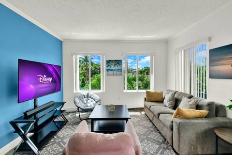 2 Queen Beds | Central MIA | Free Wi-Fi + Parking