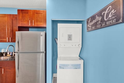 2 Queen Beds | Central MIA | Free Wi-Fi + Parking