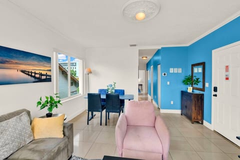 2 Queen Beds | Central MIA | Free Wi-Fi + Parking