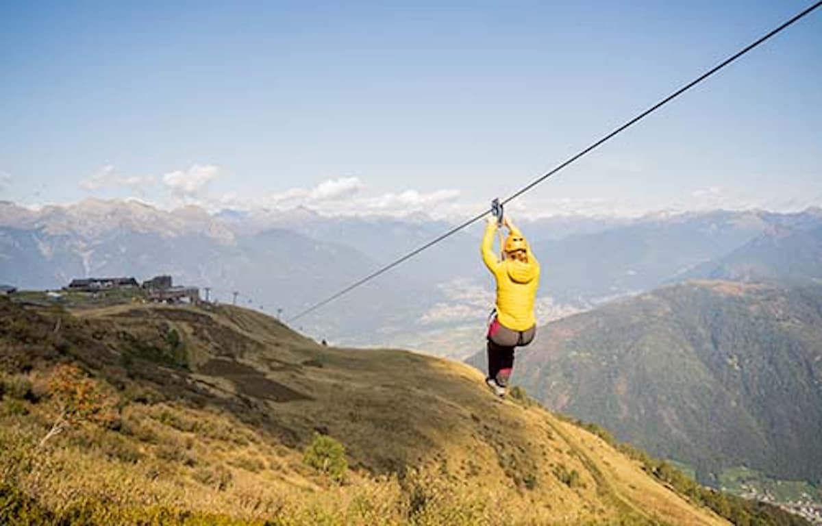 The Tyrolean of Tamaro is a panoramic slope that offers an exciting skiing or walking experience, surrounded by the beauty of the Alps, with spectacular views of Lake Lugano.