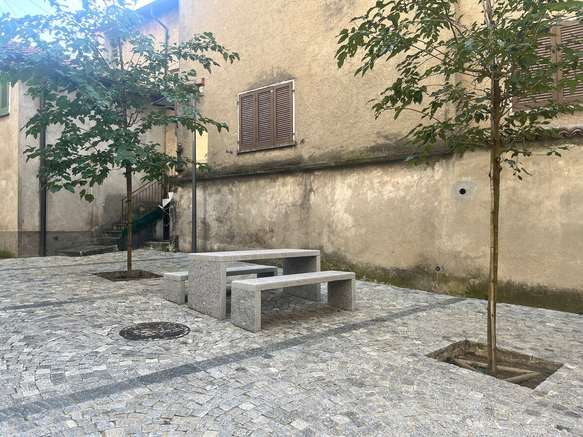 The dining areas in Sonvico-Lugano offer a variety of restaurants and cafés where you can enjoy typical local and international dishes in a cosy and scenic atmosphere.