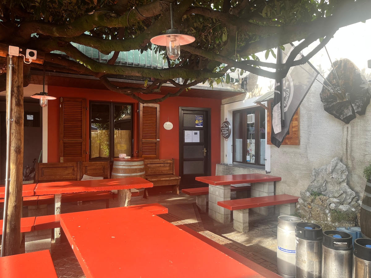 The Osteria da Davide in Sonvico is a cosy, traditional restaurant, where you can enjoy typical local dishes in a familiar, convivial atmosphere.