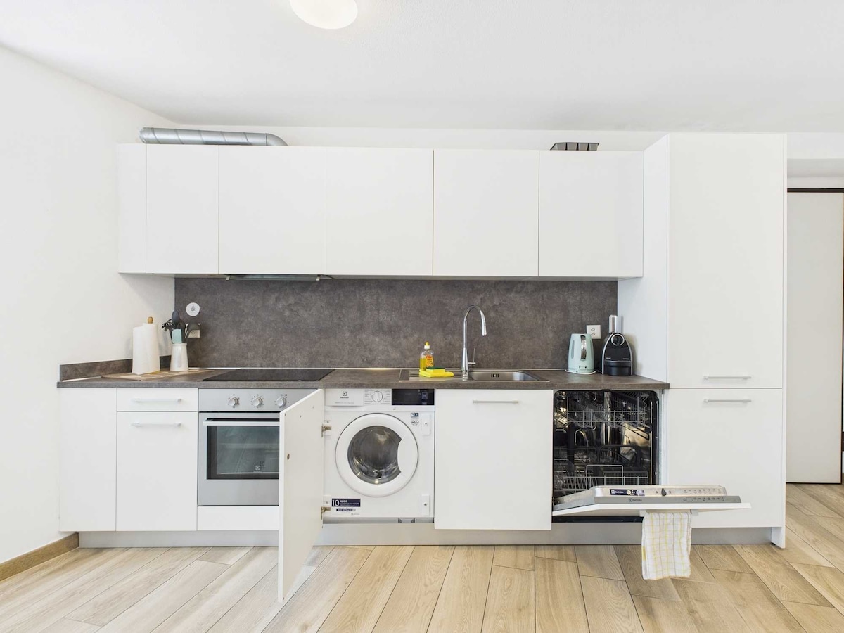 court-house-curio-in-the-green-malcantone/