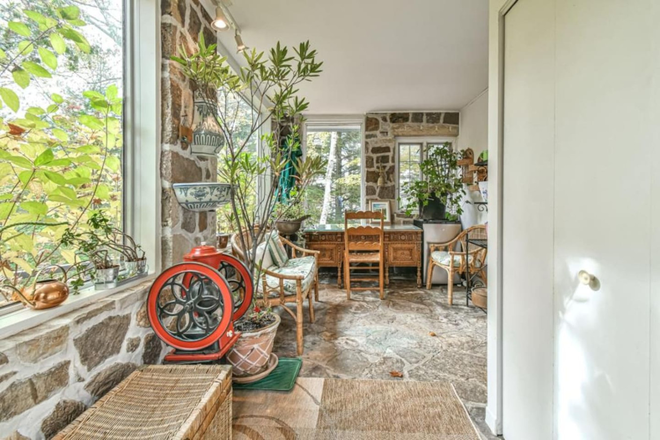 location-mensuelle-chalet-au-bord-du-lac-marois/