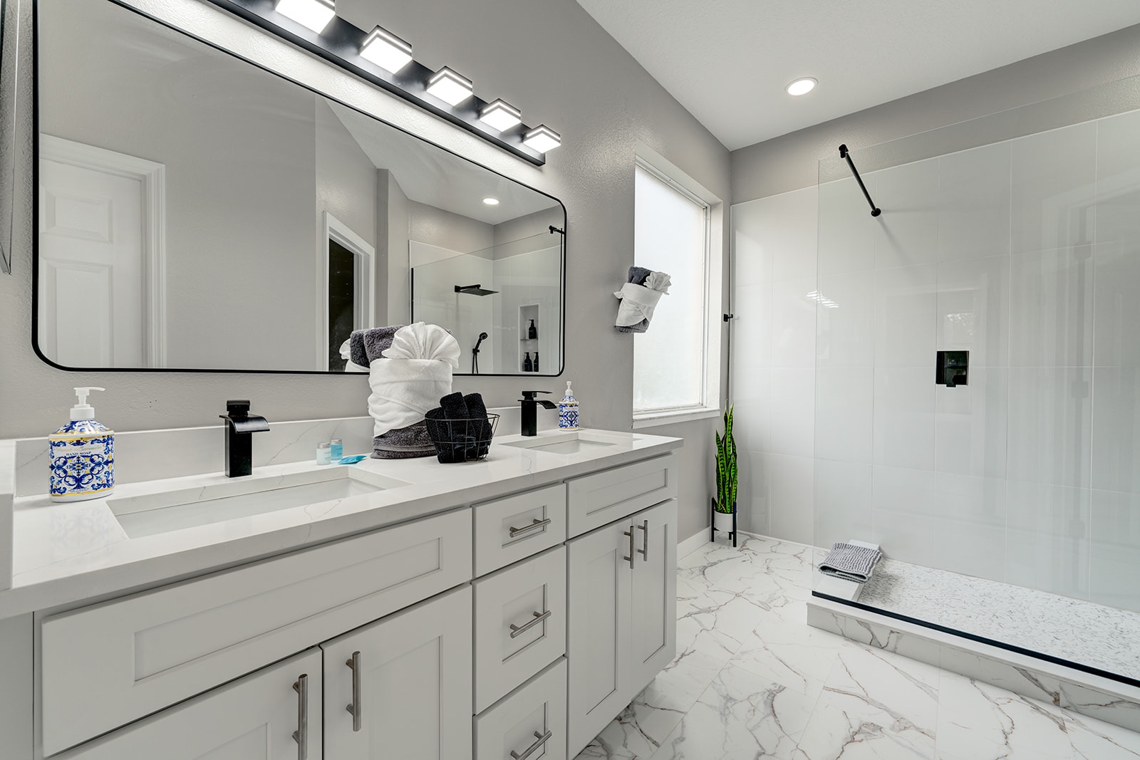 elegant-king-suite-with-private-bath/