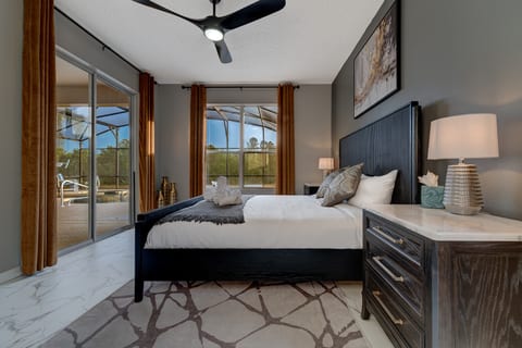 Elegant King Suite with Private Bath