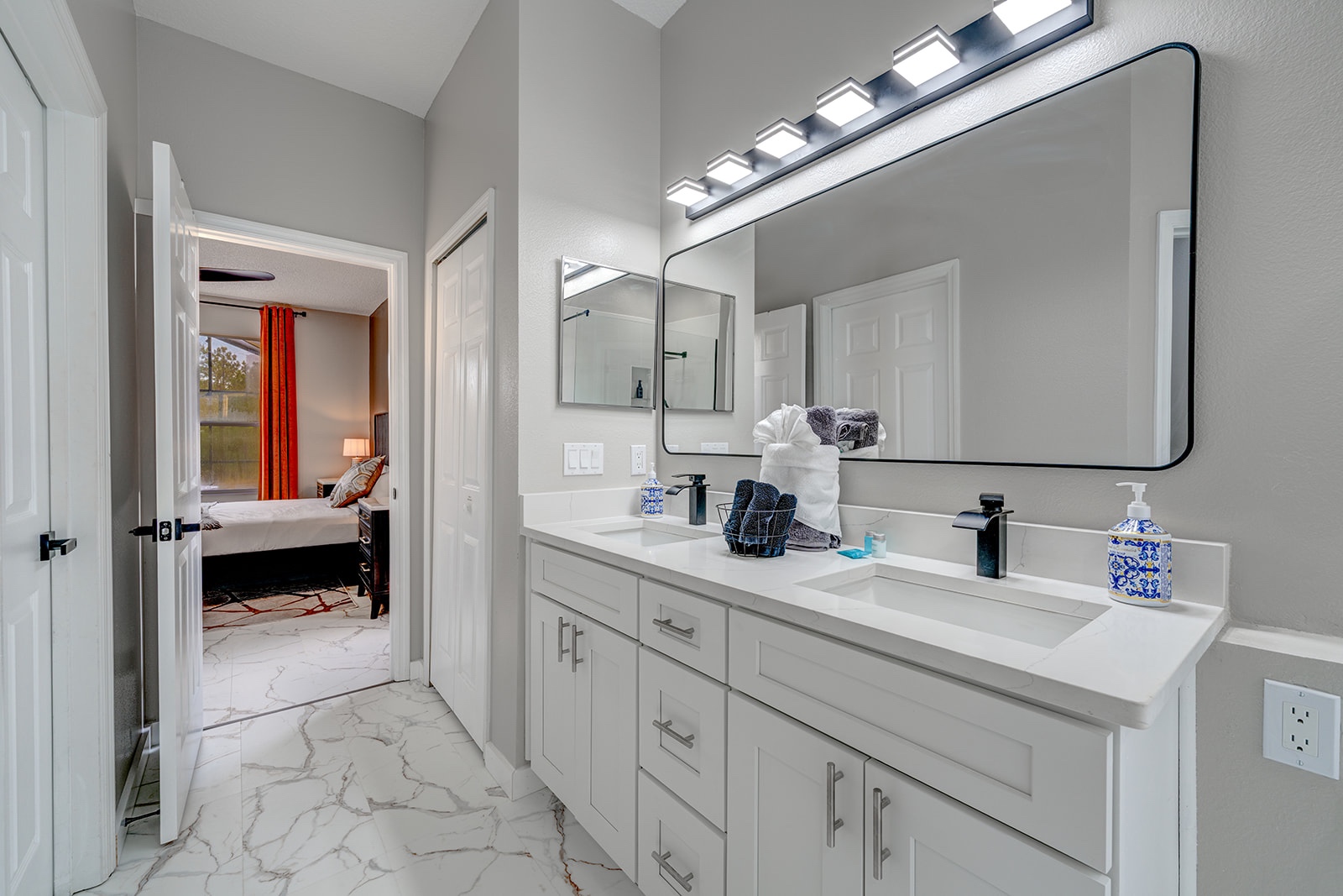 elegant-king-suite-with-private-bath/