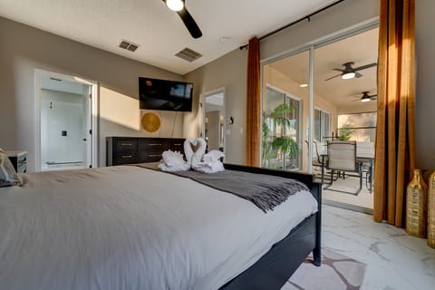 Elegant King Suite with Private Bath