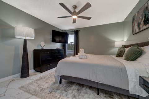 Serene King Suite with Private Bath