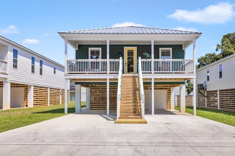 TWO Side by Side Beach Homes 10 Bedrooms Sleeps 26 image 4