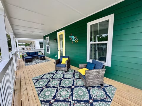 TWO Side by Side Beach Homes 10 Bedrooms Sleeps 26 image 5