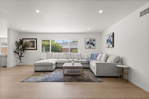 NEW Remodeled Northridge Gem Near Sherwood Forest image 3