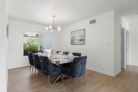 NEW Remodeled Northridge Gem Near Sherwood Forest image 5