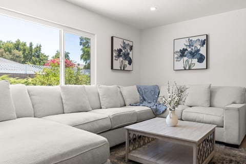 NEW Remodeled Northridge Gem Near Sherwood Forest image 4