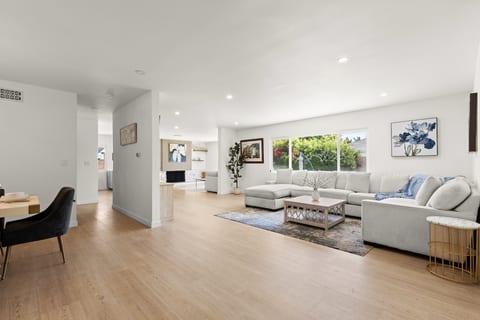 NEW Remodeled Northridge Gem Near Sherwood Forest image 2