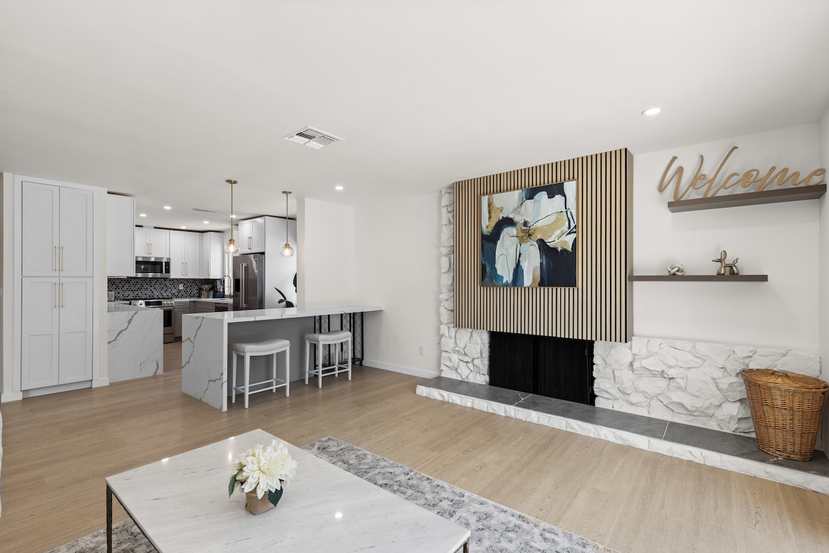 NEW Remodeled Northridge Gem Near Sherwood Forest image 1