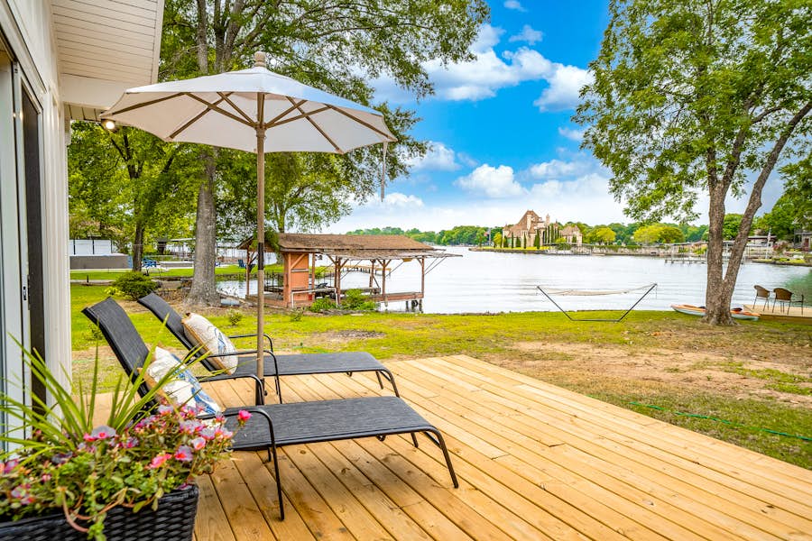Beehive: Lakefront, Dock, Kayaks, Firepit, Pets