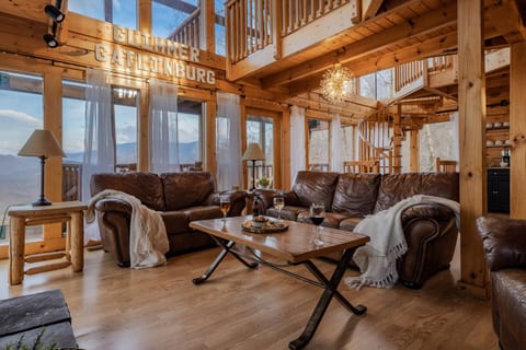 Nordic Haven - Unbelievable Glass Wall Views, Hot Tub, Pool Table, Game Room, Resort Access