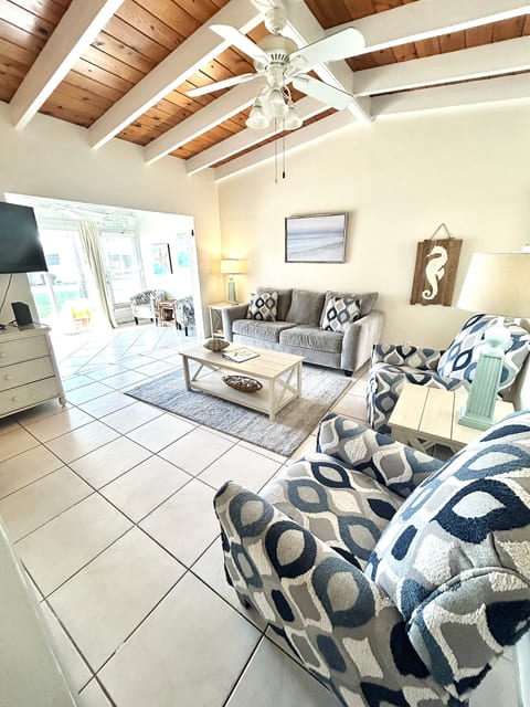 Casa Mar - Unit 12A 1 Bedroom 1 Bath Pool View