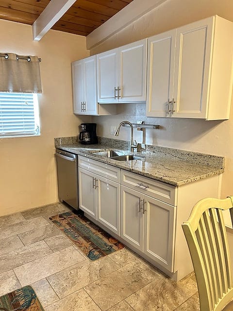 Casa Mar - Unit 26 1 Bedroom 1 Bath Pool View
