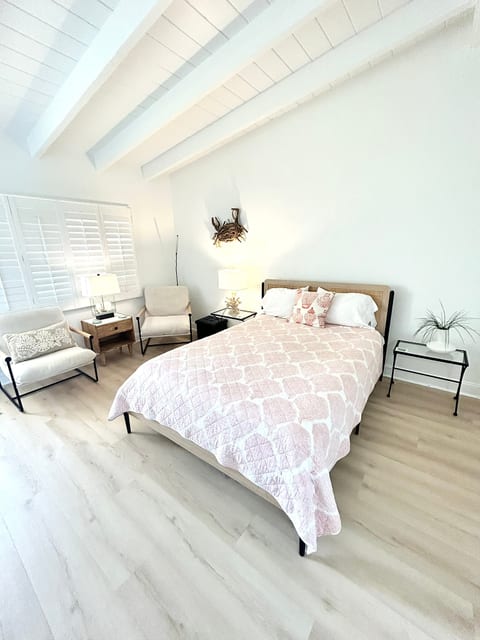 Casa Mar - Unit 27 Studio Pool View