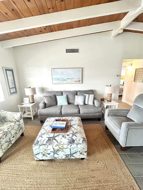 Casa Mar - Unit 31 ; 2 Bedroom 1.5 Bath Pool Side