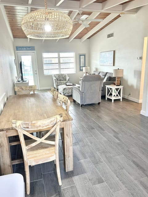 Casa Mar - Unit 31 ; 2 Bedroom 1.5 Bath Pool Side