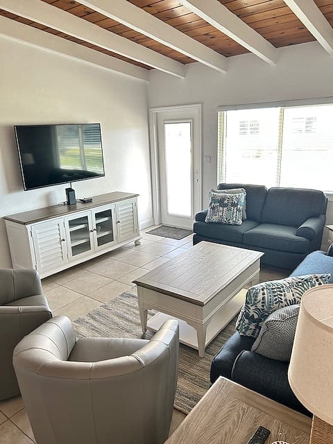 Casa Mar - Unit 33 ; 2 Bedroom 1.5 Bath Pool View