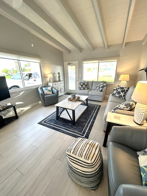 Casa Mar - Unit 43 ; 2 Bdrm Close to Beach