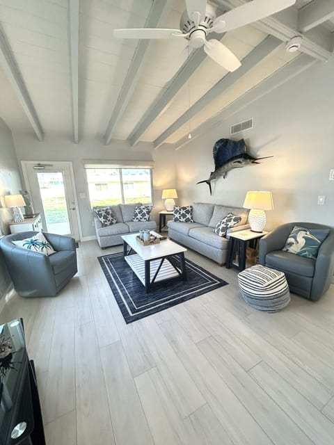 Casa Mar - Unit 43 ; 2 Bdrm Close to Beach