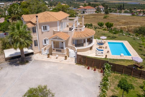 Buena Vista Villa -5 bedrooms, private pool, views image 2