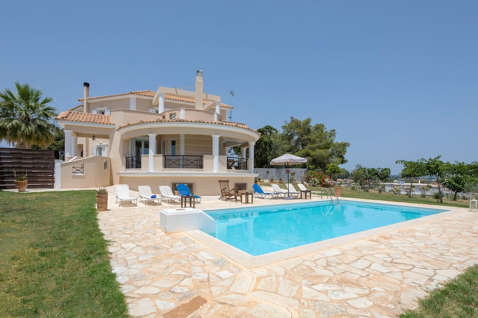 Buena Vista Villa -5 bedrooms, private pool, views image 1