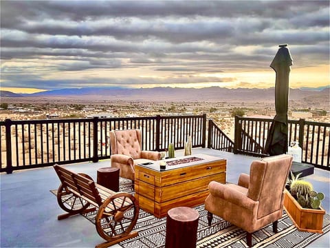 360 views from rooftop deck. Sunrise. Sunset. Fire pit . Sky