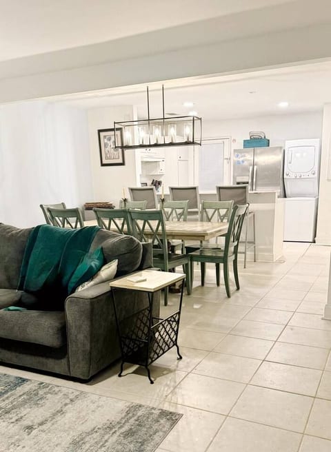 Pet-Friendly 3BR Villa Walk to Beach, Golf, Tennis
